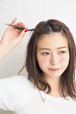 暗髪ヘアアレンジ 前髪アレンジで抜け感ダウンヘア2パターン ローリエプレス