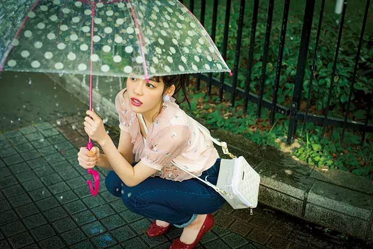 持っているだけで可愛い 雨の日のおしゃれが楽しくなる 大人可愛い傘 ローリエプレス