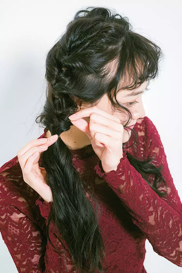 不器用でも超簡単にこなれ感 くるりんぱ で作る華やかヘアアレンジ ローリエプレス