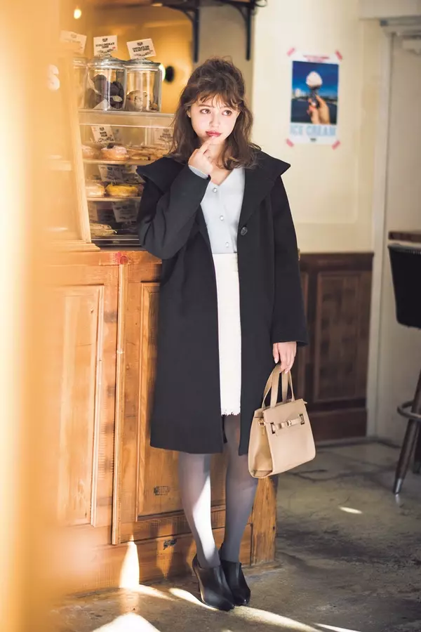 黒色のコートに合わせる服は モテ度が急上昇する冬コーデのポイント ローリエプレス