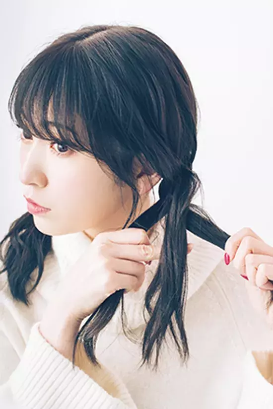 吉田朱里 誰でも簡単にアイドル級の可愛さ 大人っぽ三つ編みおさげの作り方 ローリエプレス