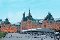 ロシア・モスクワ 赤の広場に面した、高級デパート「グム百貨店」が美しい！