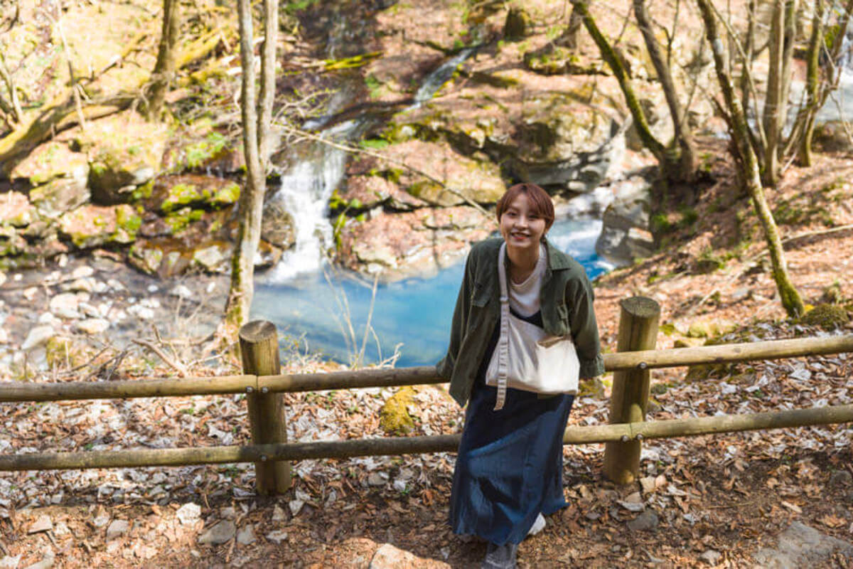 栃木県 那須塩原の秘境 スッカン沢 3本の滝と神秘的な青い渓流に癒されよう ローリエプレス