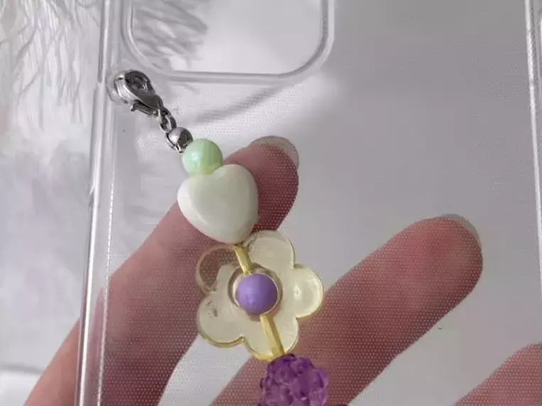 韓国で流行 キーリングハンガーの作り方をご紹介 世界に1つだけのオリジナルスマホケース ローリエプレス