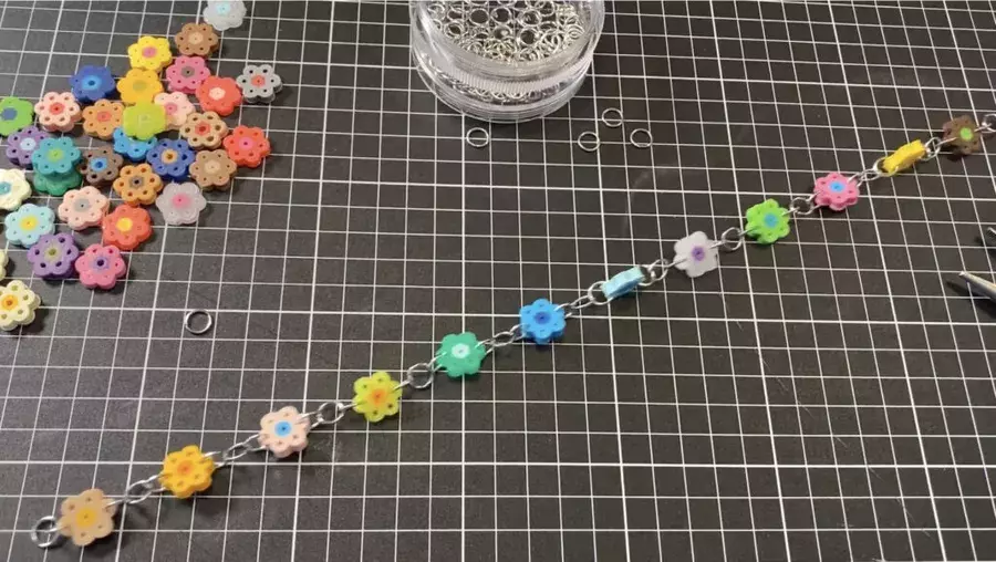 簡単100均で揃う 韓国アイロンビーズアクセサリーの作り方大公開 ローリエプレス