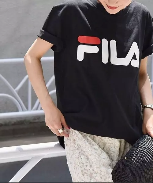 人気上昇中 夏のスポーティーコーデは Fila を取り入れて ローリエプレス