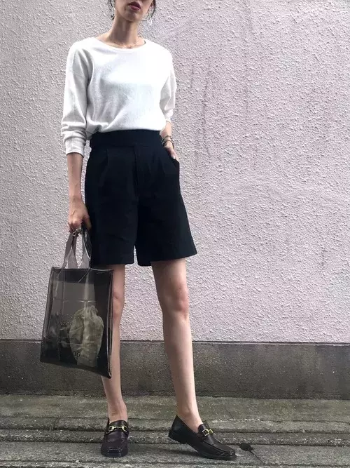 春だって黒い服が着たい 甘い黒or辛い黒 今日はどっちの気分 ローリエプレス