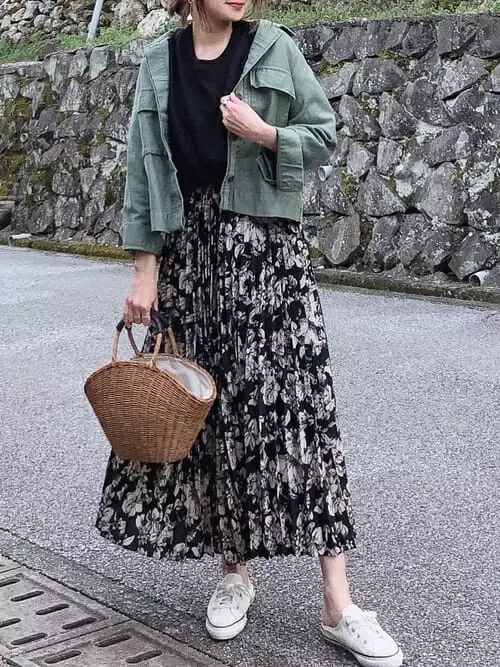 春だって黒い服が着たい 甘い黒or辛い黒 今日はどっちの気分 ローリエプレス