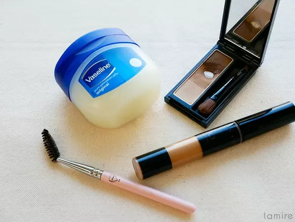 その眉毛 のっぺりしてない 眉メイク上手のポイントは 立体感 にあり ローリエプレス