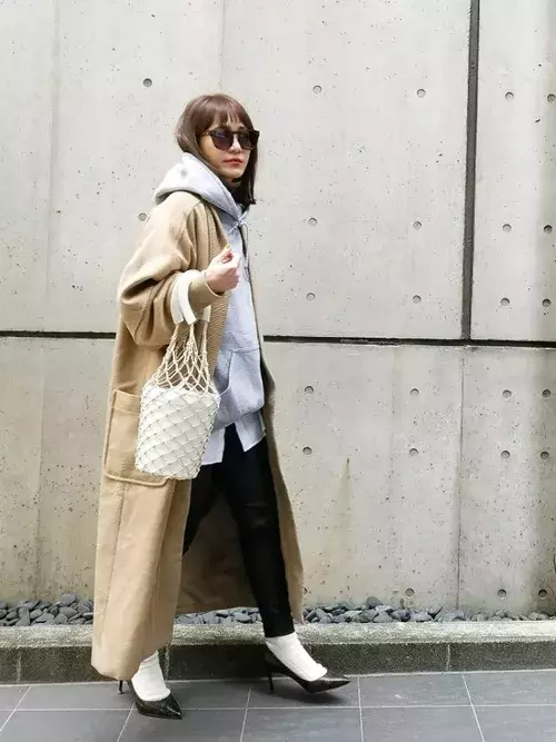 パーカーに合う春アウターは 重ねてかわいいコート アウター ローリエプレス