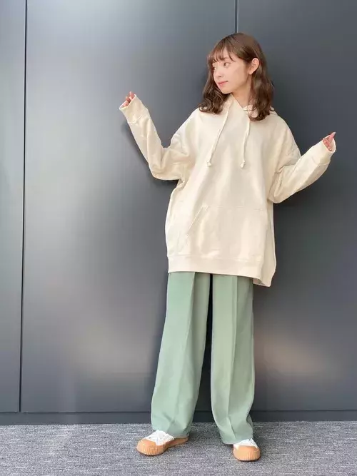 インスタでも話題沸騰 女子が着ると可愛い ユニクロ メンズアイテム4選 ローリエプレス