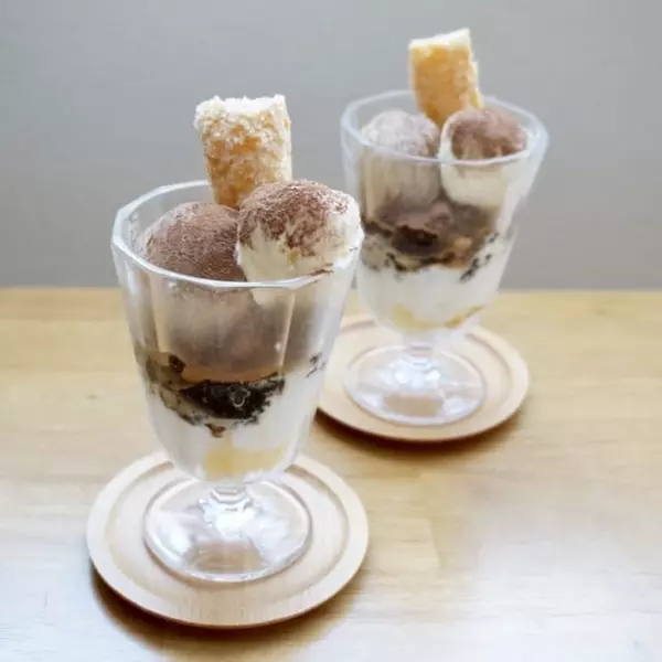 100均グラスでお家パフェが楽しめる 簡単コーヒーゼリーパフェの作り方 ローリエプレス