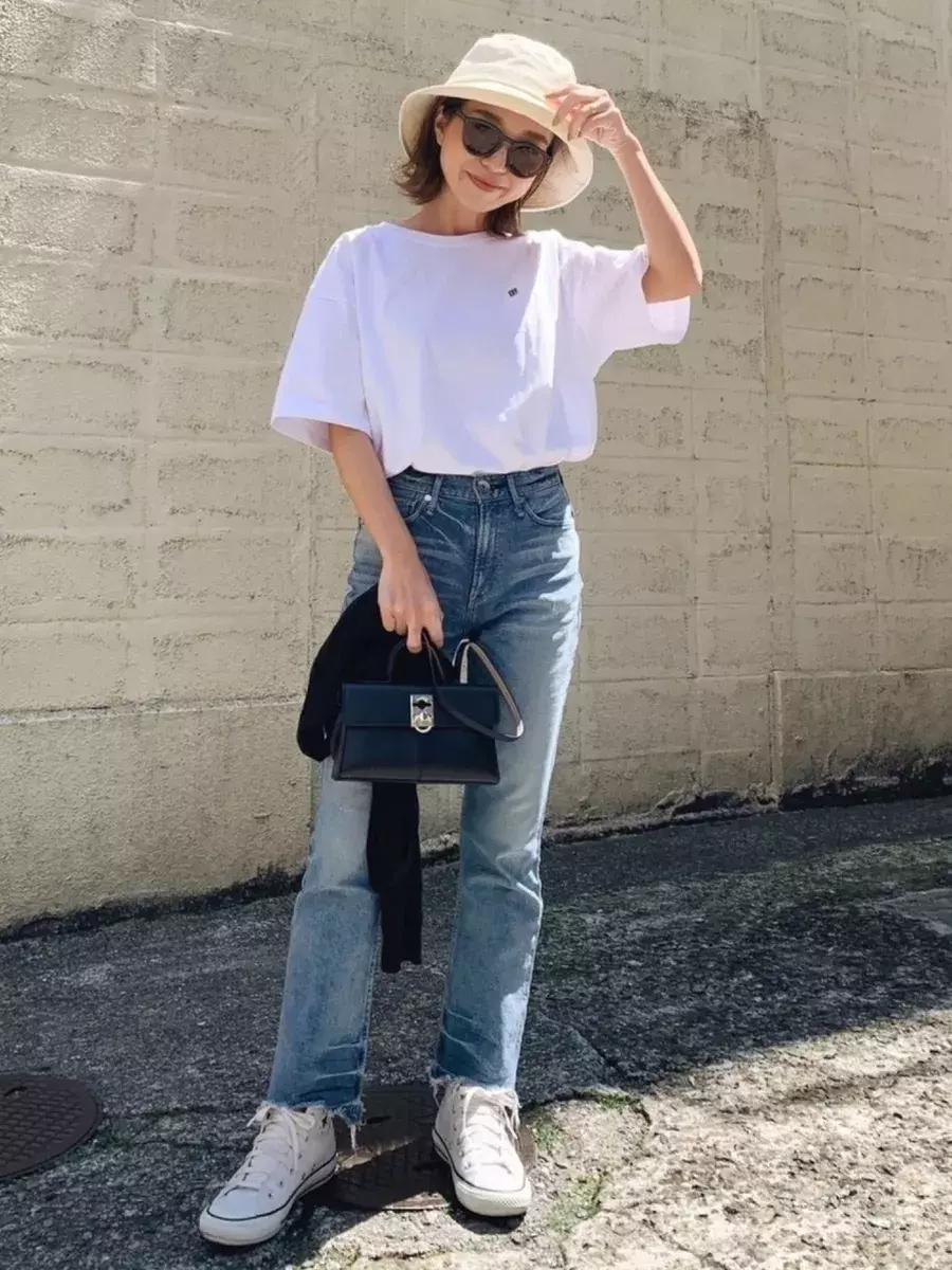 あなたはどっち派 黒 白 スニーカーのおしゃれな夏コーデ4選 ローリエプレス あなたはどっち派 黒 白 スニーカーのおしゃれな夏コーデ4選 ローリエプレス