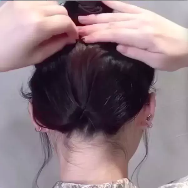 ボブでもできる 髪の毛が落ちてこない超簡単 お団子風アレンジ ローリエプレス