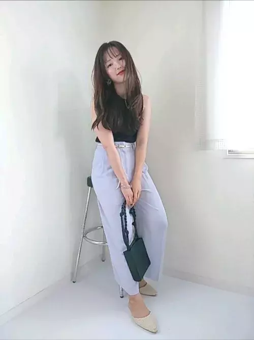 Gu ユニクロ 今年も人気 ペールカラーパンツ で夏っぽコーデ ローリエプレス