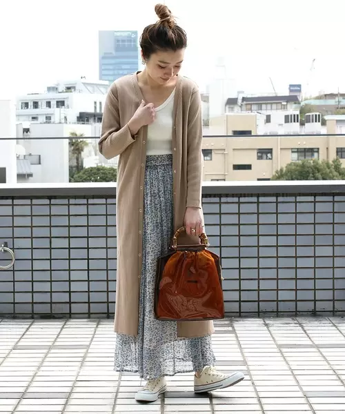 モカカラーブームに便乗 春の羽織りはベージュがいいに決まってる ローリエプレス