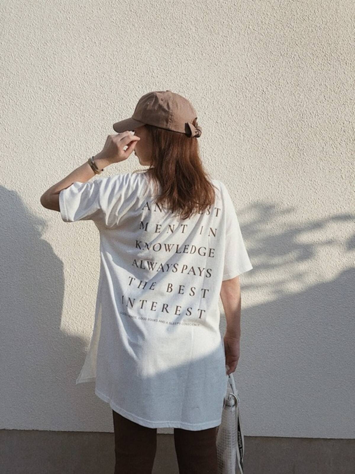 夏の大人女子は背中で語る バックプリントtシャツコーデがアツい ローリエプレス 夏の大人女子は背中で語る バックプリントtシャツコーデがアツい ローリエプレス