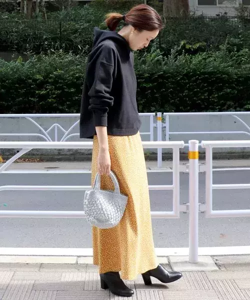 冬コーデにカラースカートを取り入れれば 即おしゃれさん ローリエプレス