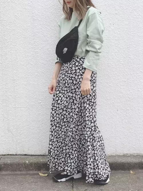 今年もやっぱりトレンド入り 春だから花柄スカートをまといたい ローリエプレス