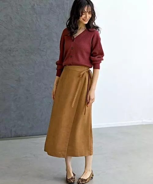 かわいすぎず品があるラップスカートが上品女子の秋コーデにちょうどいい ローリエプレス