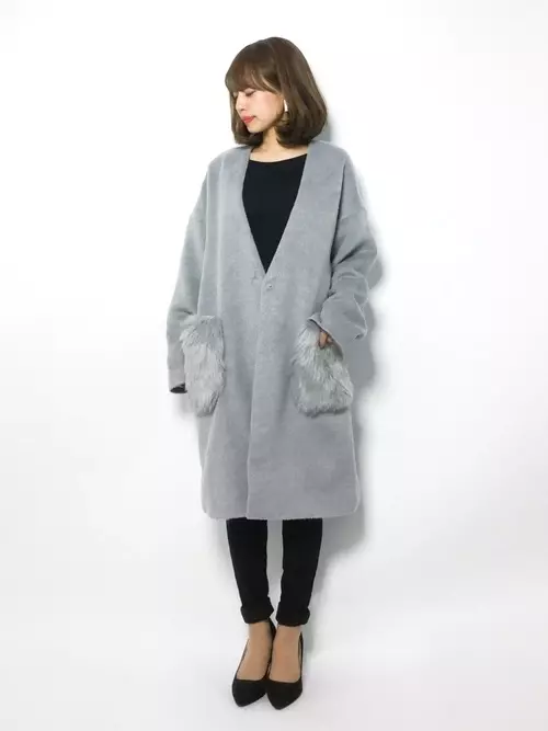 羽織るだけでコーデの主役 ファーポケットコートがこの冬に欠かせない ローリエプレス
