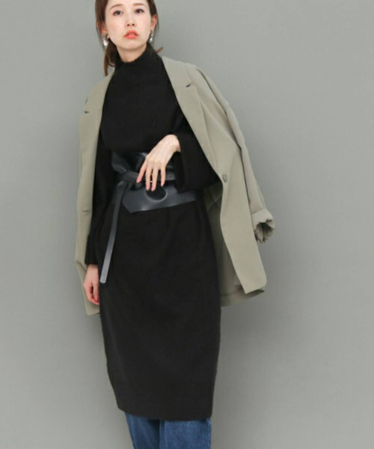 ニットワンピにプラス 選ぶベルトやつける位置次第でグッとおしゃれ見え ローリエプレス