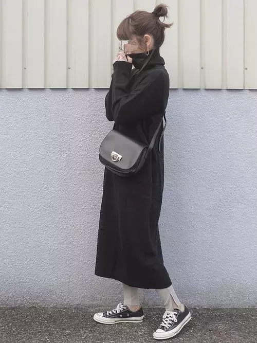 開拓者 軽蔑 粗い 黒 ワンピース スニーカー 冬 スキップ シャイニング くびれた