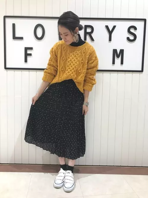 冬のスカートコーデは靴下で差をつける どんな色や組み合わせがベスト ローリエプレス