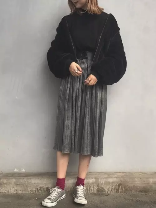 冬のスカートコーデは靴下で差をつける どんな色や組み合わせがベスト ローリエプレス