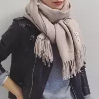 冬の特権 かわいくて暖かい マフラーぐるぐる巻き のおしゃれコーデ ローリエプレス