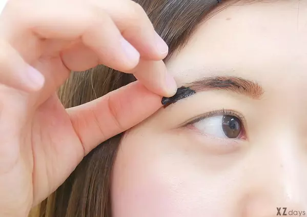 ベストコスメ8冠の大hit フジコ眉ティント がパワーアップして新登場 ローリエプレス