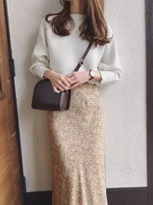 白ニットで冬から春まで乗り切る 寒くても暖かくても浮かないコーデがしたい ローリエプレス