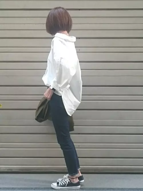 シンプルコーデ永遠の王道 白シャツ デニムパンツをこなれさせる秘訣 ローリエプレス