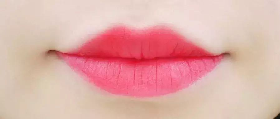赤リップ似合わない は勘違い 塗り方 メイク次第であか抜ける ローリエプレス 赤リップ似合わない は勘違い 塗り方 メイク次第であか抜ける ローリエプレス