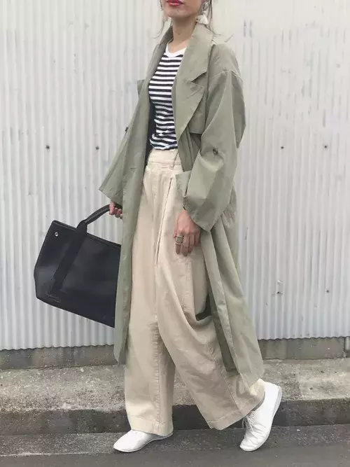 白 黒 ベージュ カーキ この4色あれば春コーデはおしゃれになる ローリエプレス