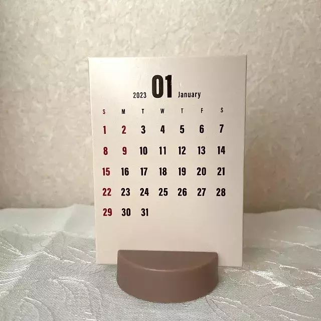 邪魔にならないシンプルなデザイン ダイソー の 卓上カレンダー が良さそう ローリエプレス 邪魔にならないシンプルなデザイン ダイソー の 卓上カレンダー が良さそう ローリエプレス