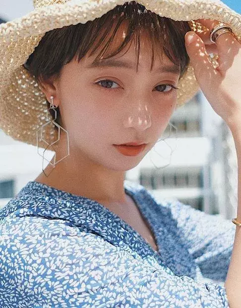 被るだけでオシャレ度アップ 麦わら帽子でつくる夏アレンジ ローリエプレス