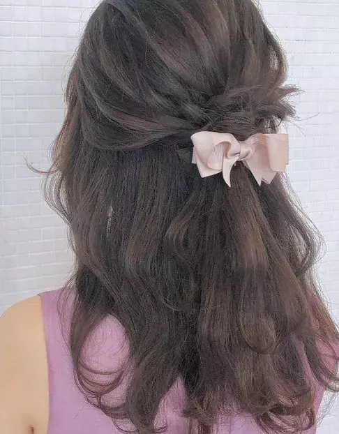 ガーリーを演出 リボンアクセサリーが似合うヘアアレンジ ローリエプレス