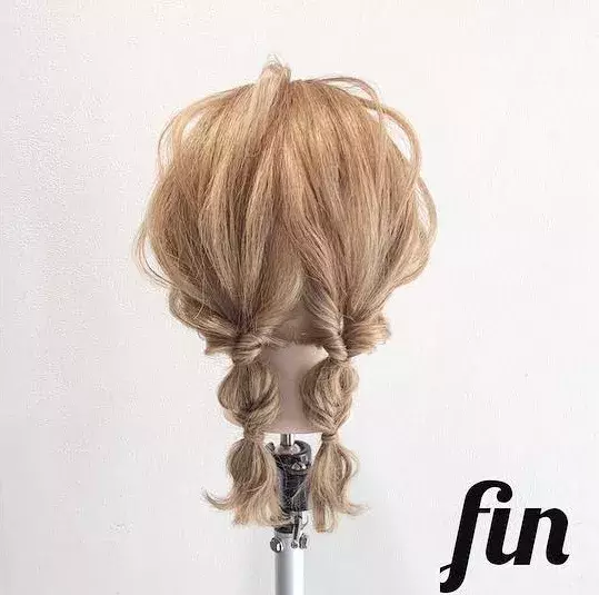 ツインテールを大人可愛く フィッシュボーンでできるヘアアレンジ ローリエプレス