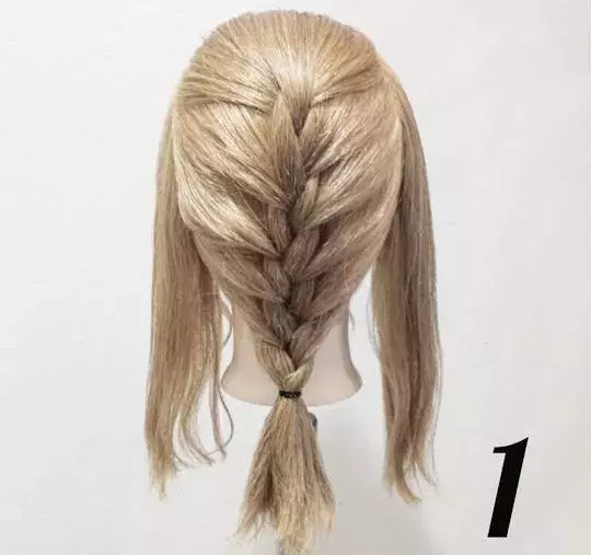 後ろ姿が可愛い 上級者風編み込みヘアアレンジ ローリエプレス