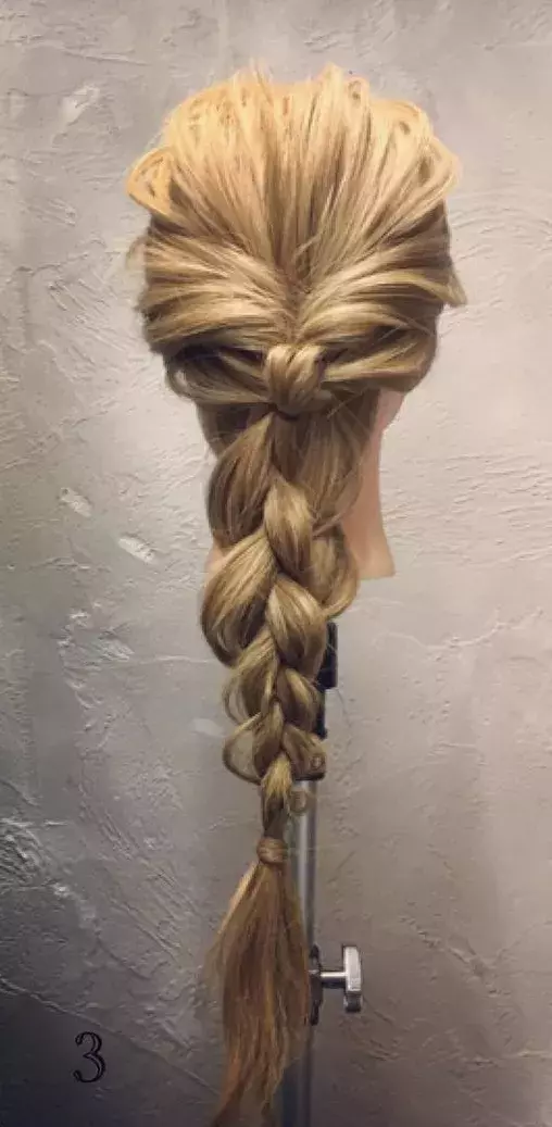 気分はまるでお姫様 四つ編みで作る編み下ろし風アレンジ ローリエプレス 気分はまるでお姫様 四つ編みで作る編み下ろし風アレンジ ローリエプレス