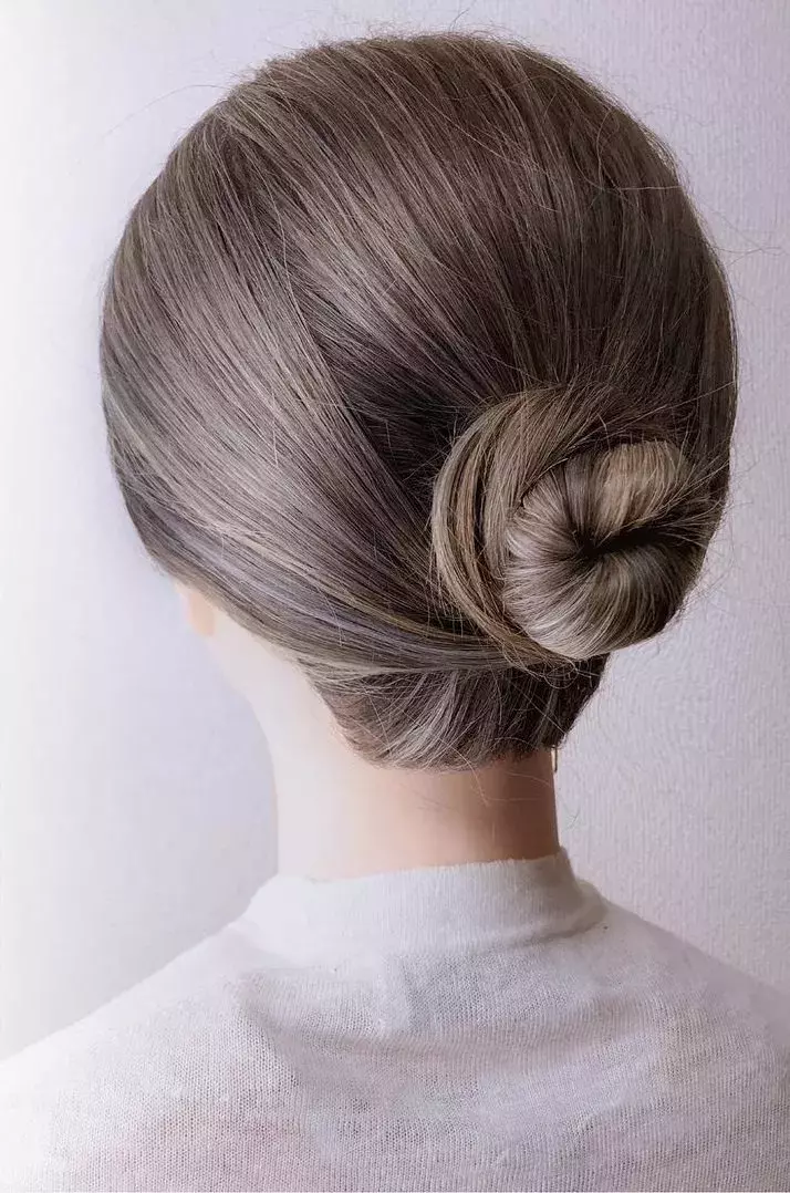 キッチリ髪をまとめたい方は必見です くずれづらいまとめ髪の作り方 ローリエプレス