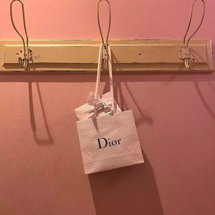 恋コスメ 本当にモテる香りって 男ウケする香水5選 ローリエプレス 恋コスメ 本当にモテる香りって 男ウケする香水5選 ローリエプレス