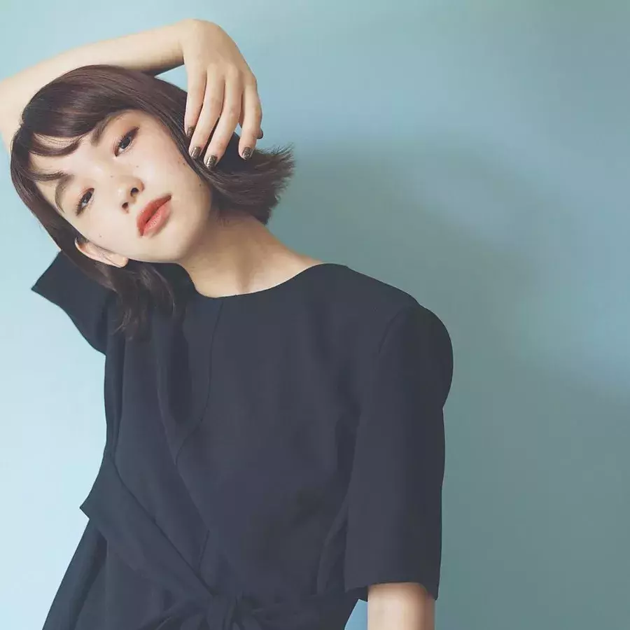 男ウケ抜群 黒髪ボブ 赤リップで旬なモテスタイル ローリエプレス