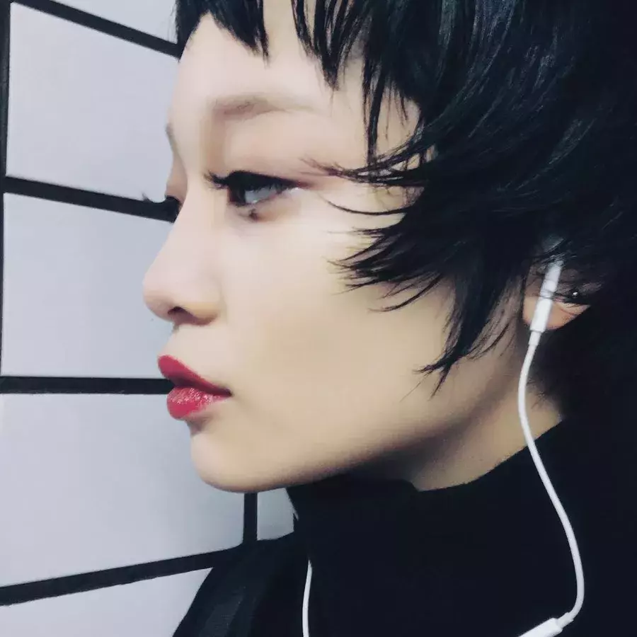 男ウケ抜群 黒髪ボブ 赤リップで旬なモテスタイル ローリエプレス