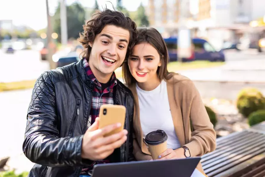 男の本音 ずっとずっと好き 男が 心底惚れる女子 の特徴 ローリエプレス