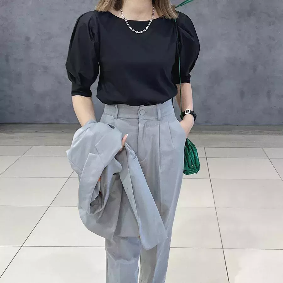 細見え界の定番 黒トップス で重たくならない 初夏コーデ ローリエプレス