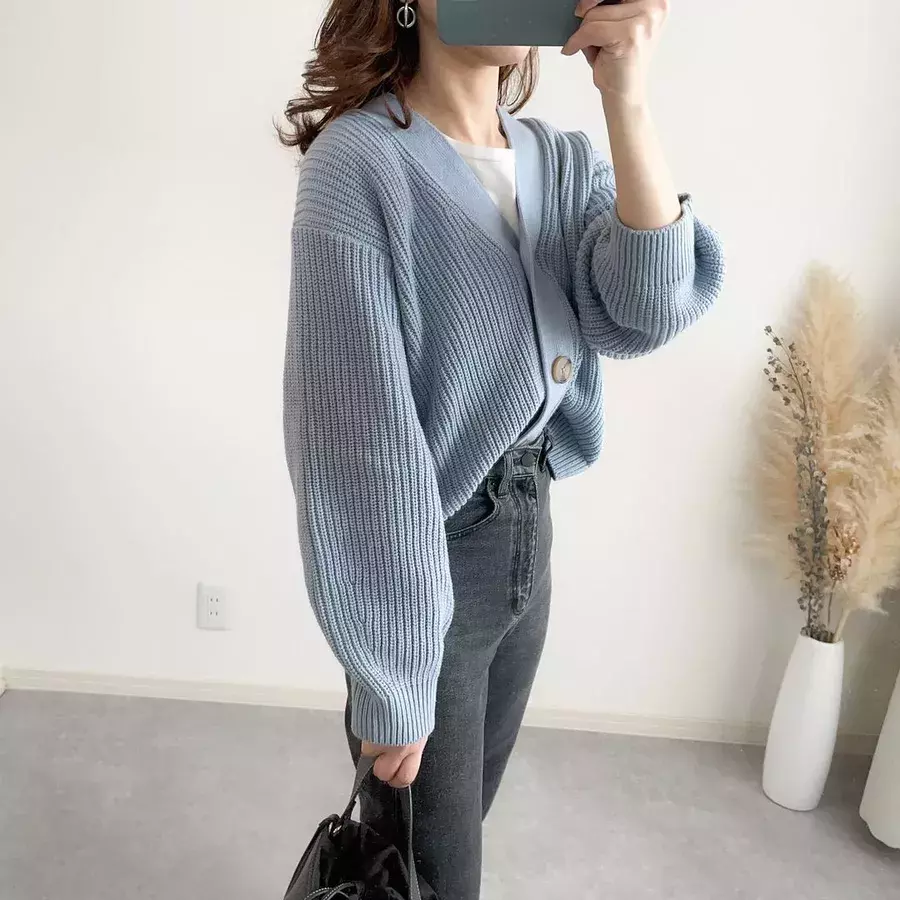 今年のカラー知ってる 上品さ漂う くすみブルーコーデ ローリエプレス