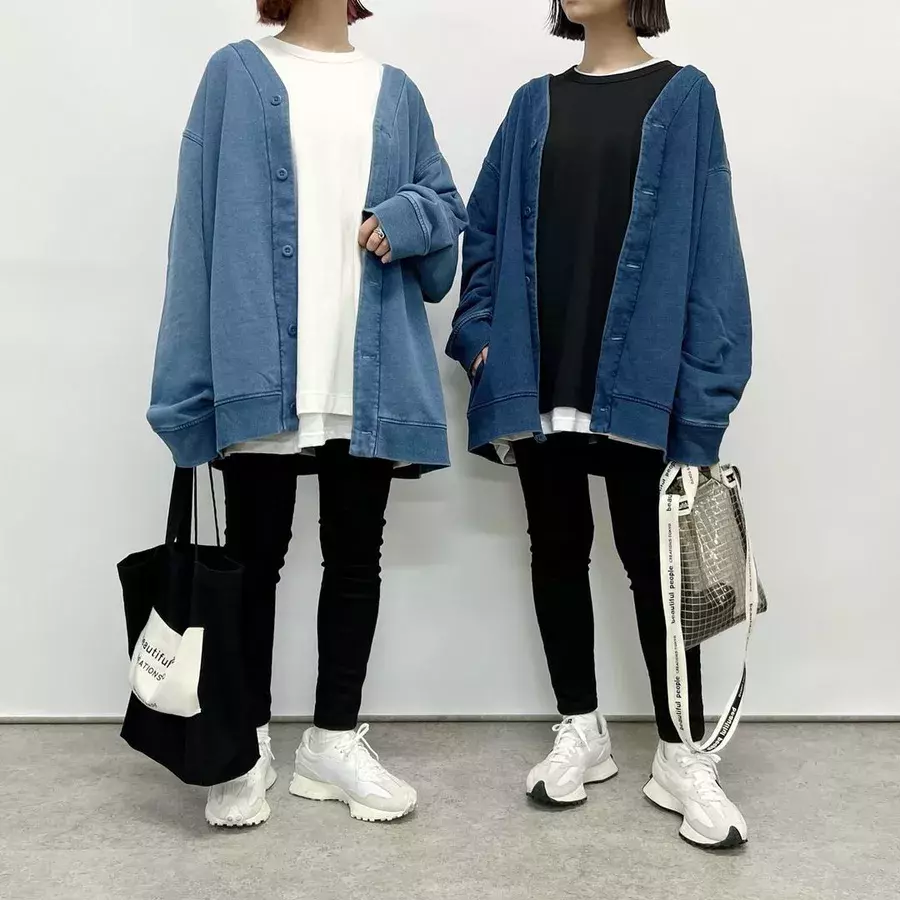 スッキリ見えしそう ユニクロ 定番だけど春っぽい 黒スキニー コーデ ローリエプレス