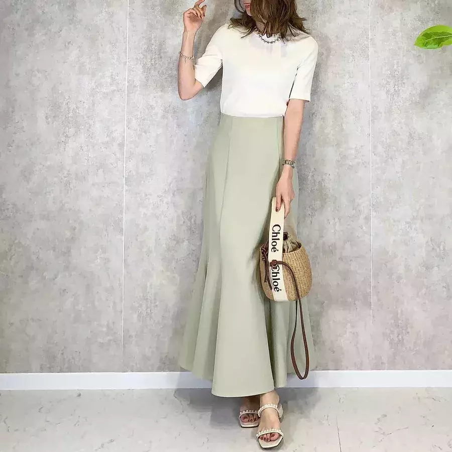 し 心拍数上がった ユニクロ の 白トップス 涼しげで可愛い ローリエプレス